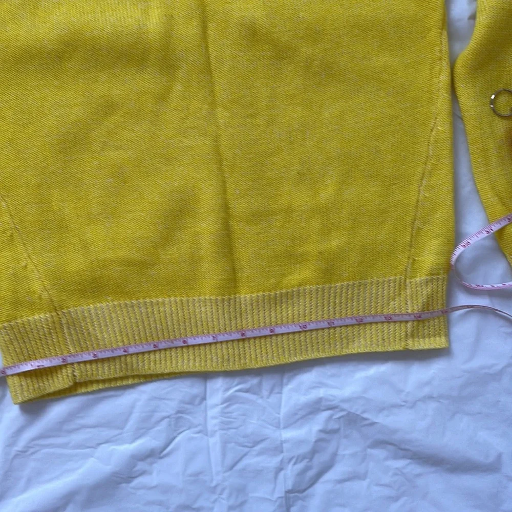 GAP sweater color